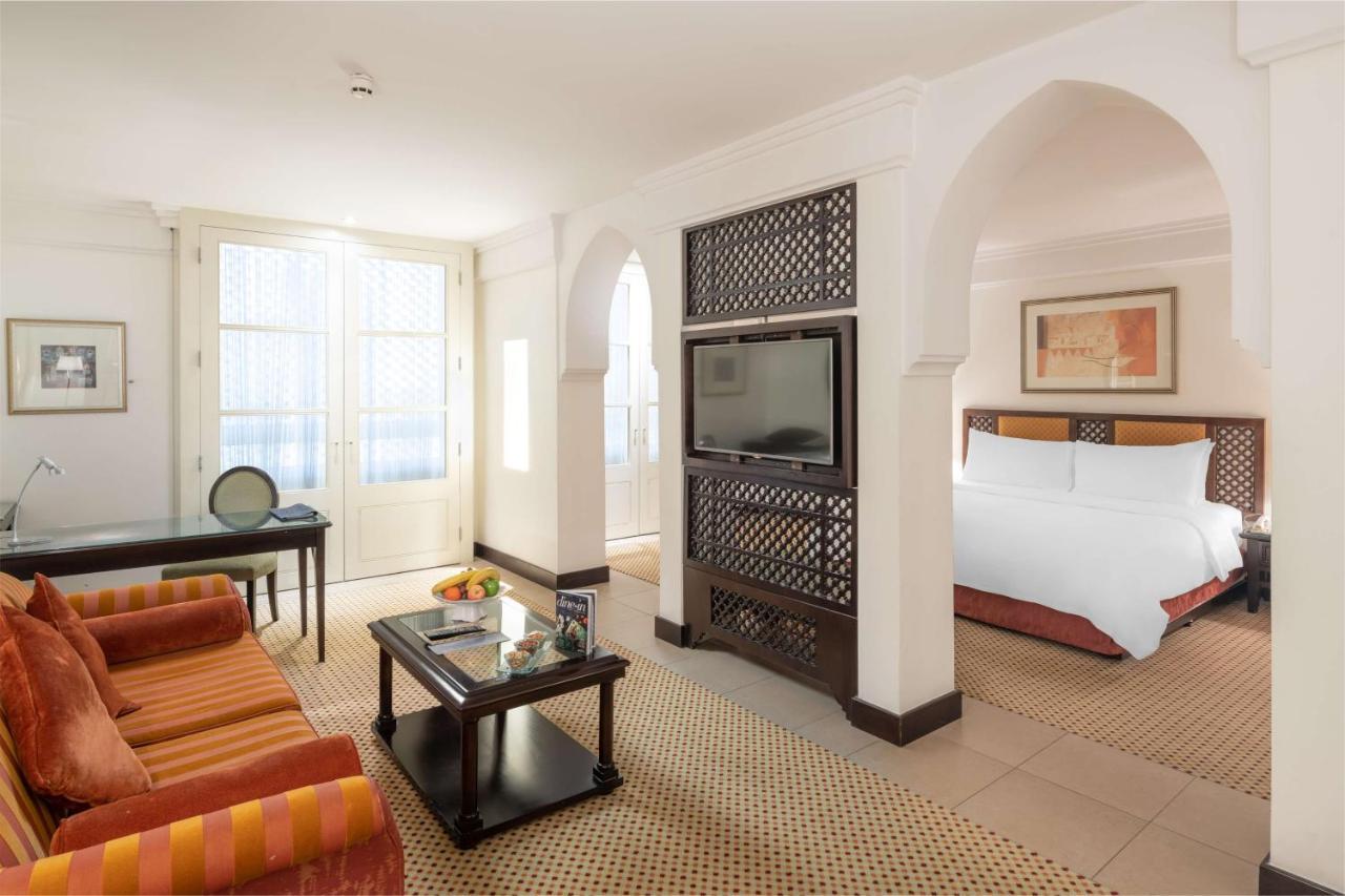 Radisson Blu Hotel, Riyad Extérieur photo A suite at the hotel
