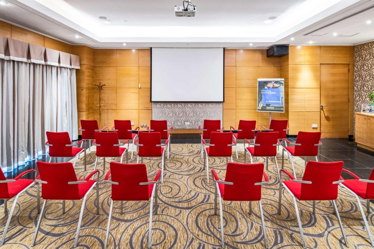 Radisson Blu Hotel, Riyad Extérieur photo Meeting room