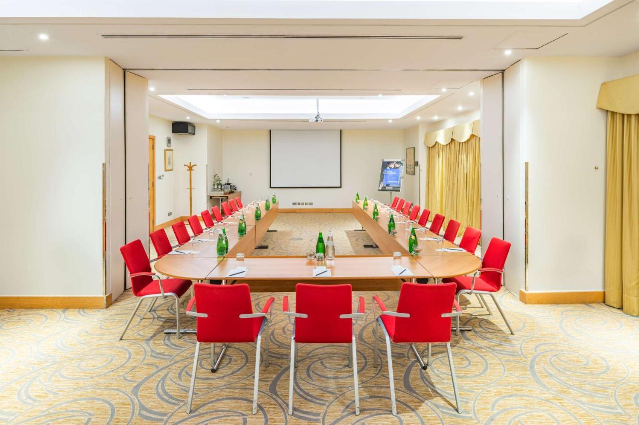 Radisson Blu Hotel, Riyad Extérieur photo Meeting room