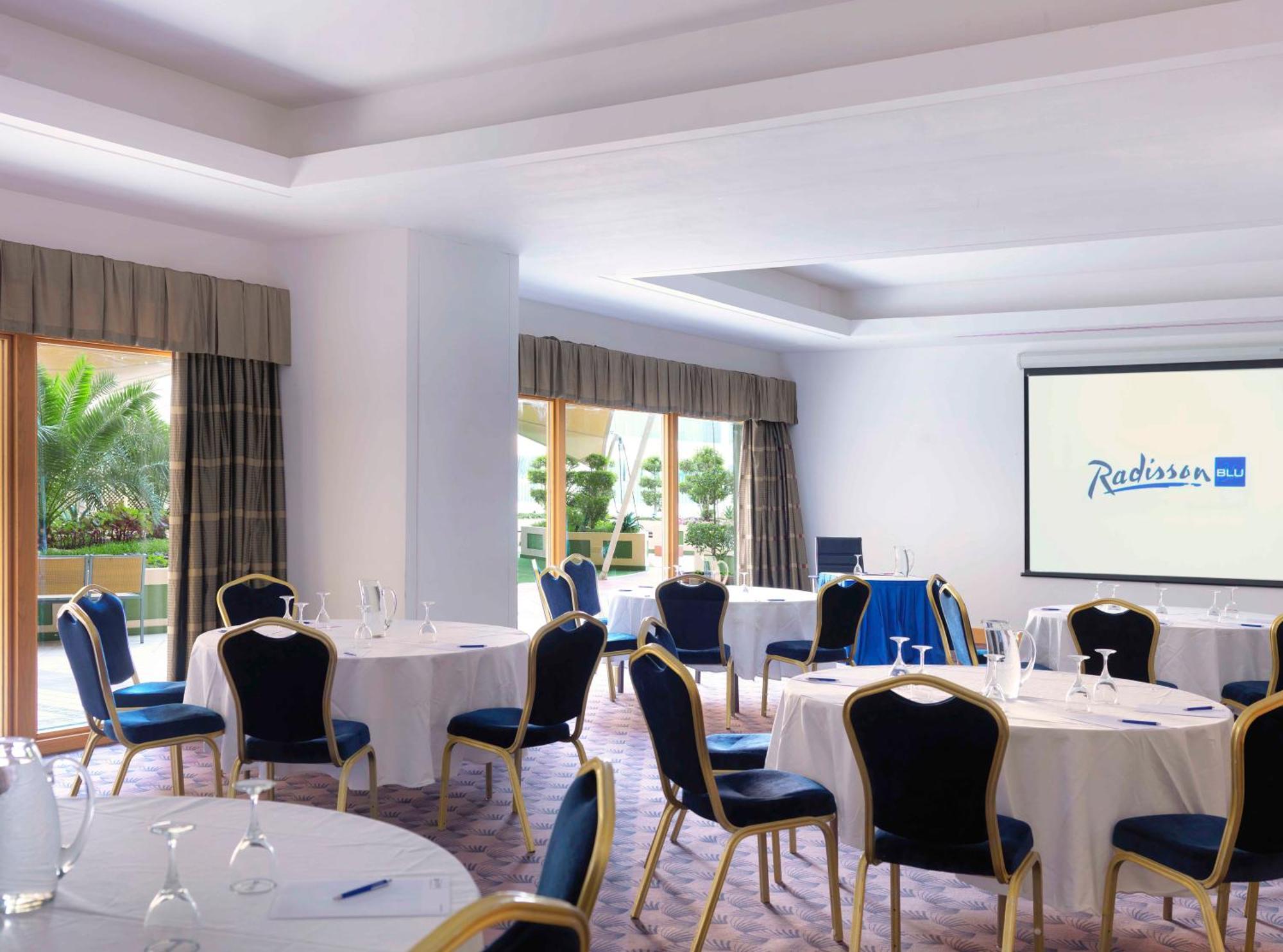 Radisson Blu Hotel, Riyad Extérieur photo Meeting room