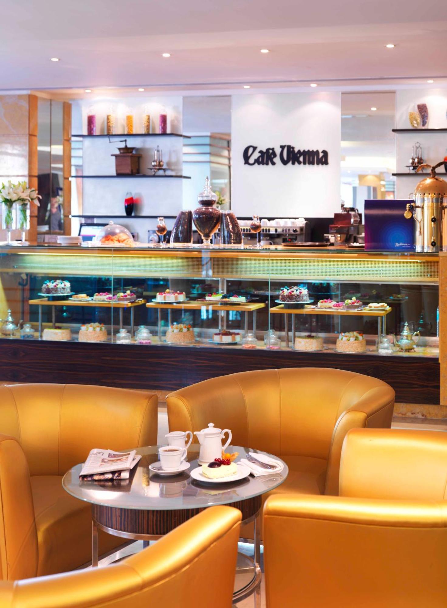Radisson Blu Hotel, Riyad Extérieur photo Café Vienna