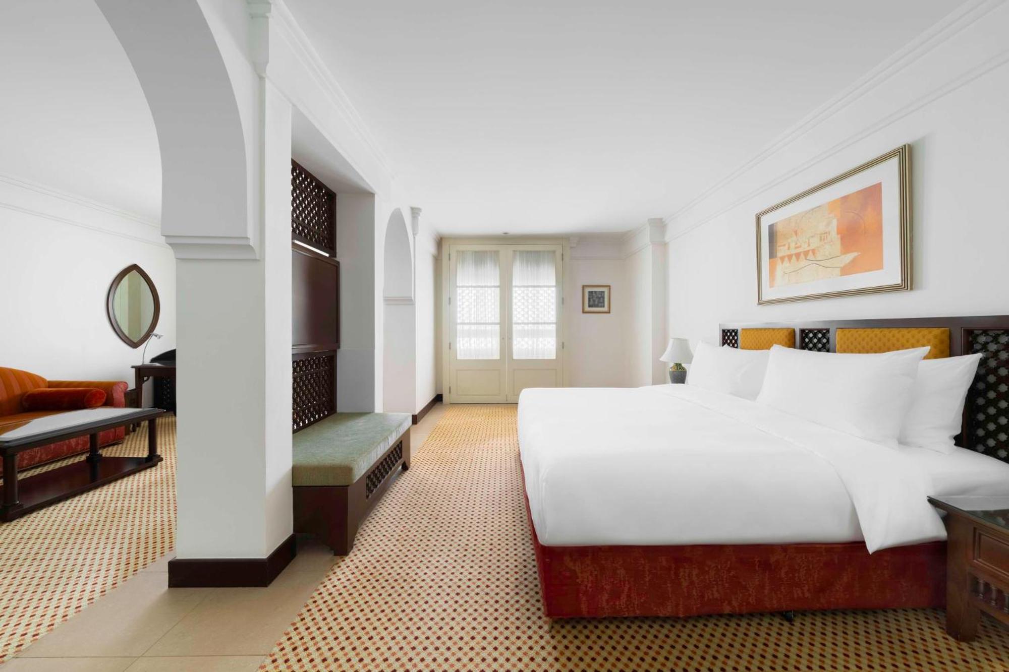 Radisson Blu Hotel, Riyad Extérieur photo A suite at the hotel