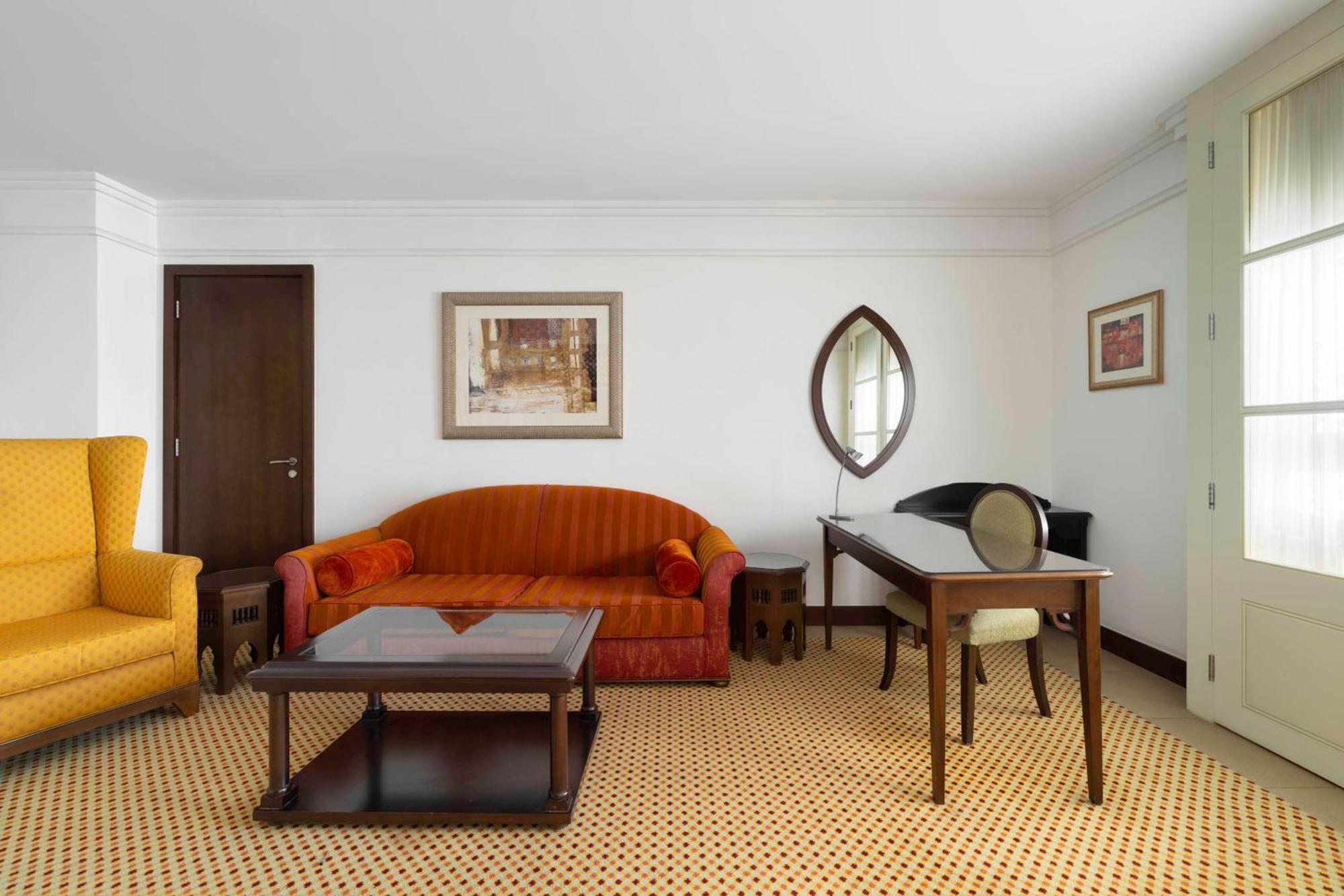 Radisson Blu Hotel, Riyad Extérieur photo A room with carpet