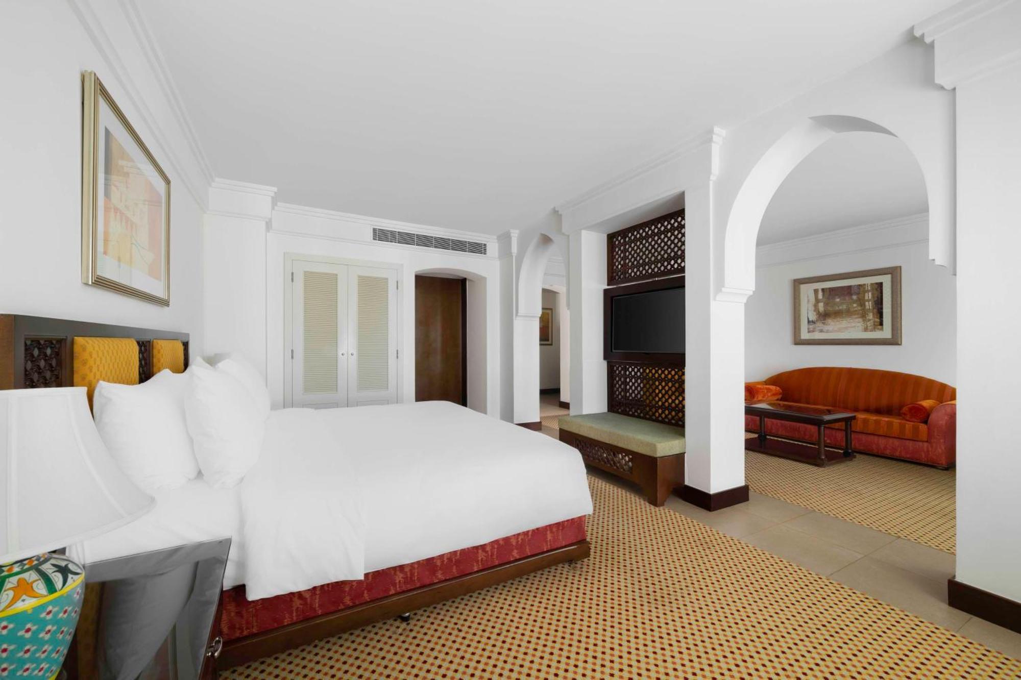 Radisson Blu Hotel, Riyad Extérieur photo A suite at the hotel