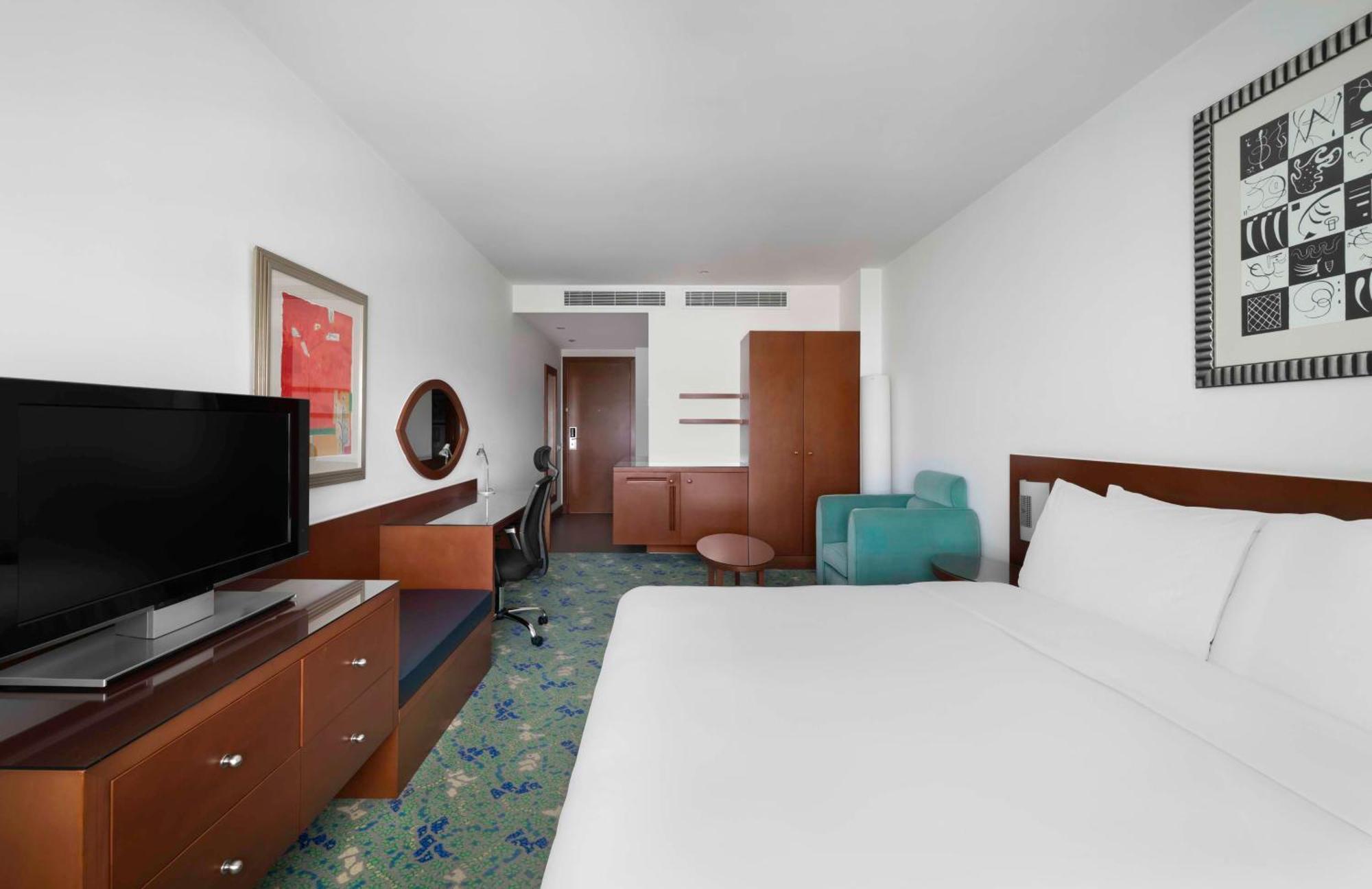 Radisson Blu Hotel, Riyad Extérieur photo A room at the hotel