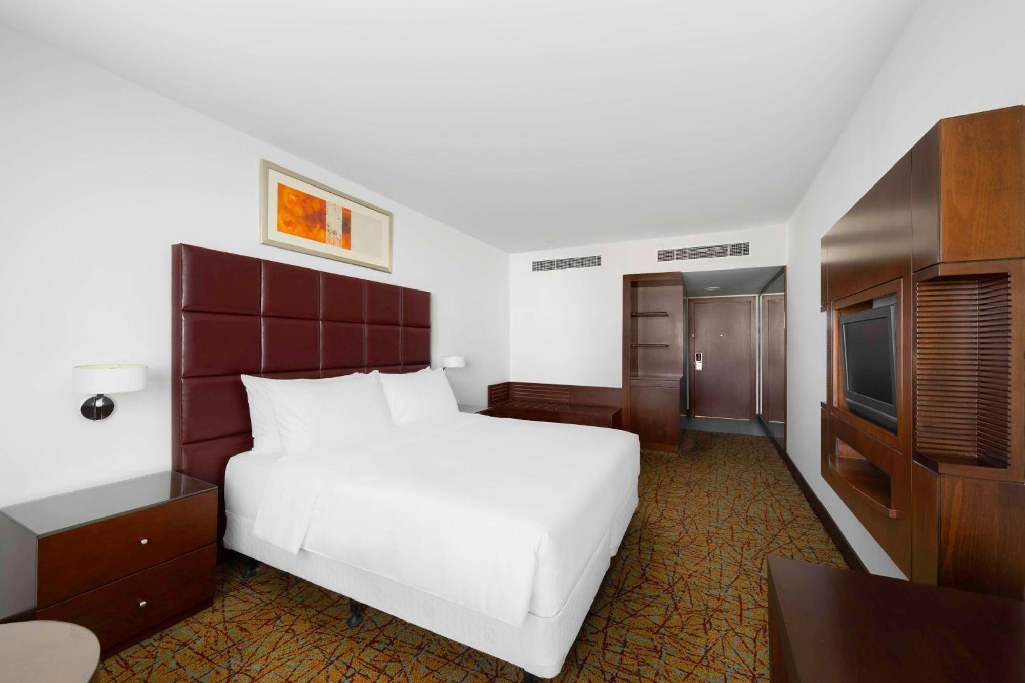 Radisson Blu Hotel, Riyad Extérieur photo A bedroom at the hotel