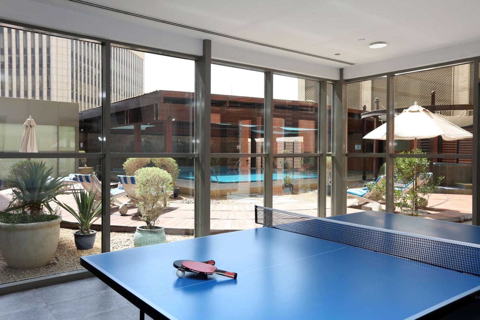 Radisson Blu Hotel, Riyad Extérieur photo The table tennis room